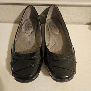 EUC Women's Life Stride Danica Black Patent Slip on Shoes Size 10M